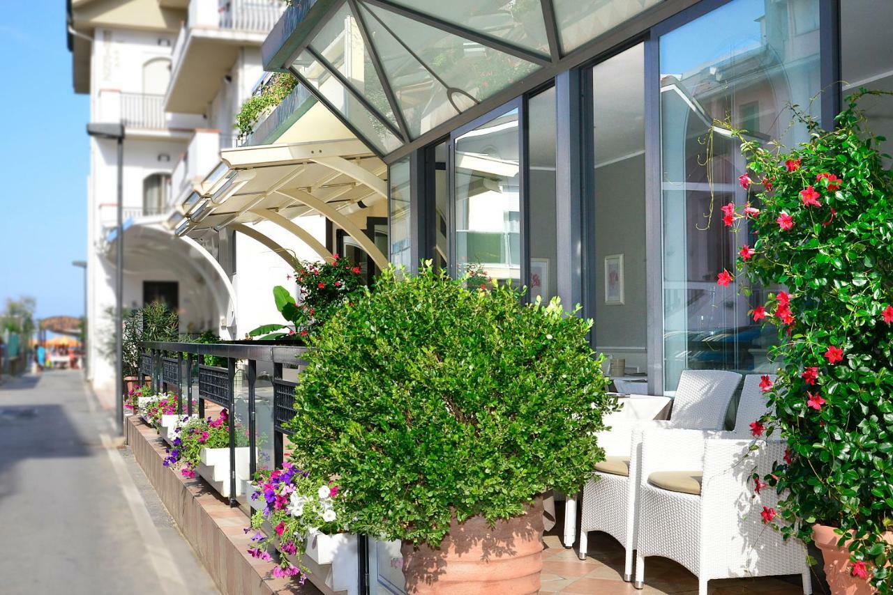 Hotel La Conchiglia Bellaria-Igea Marina Exterior foto